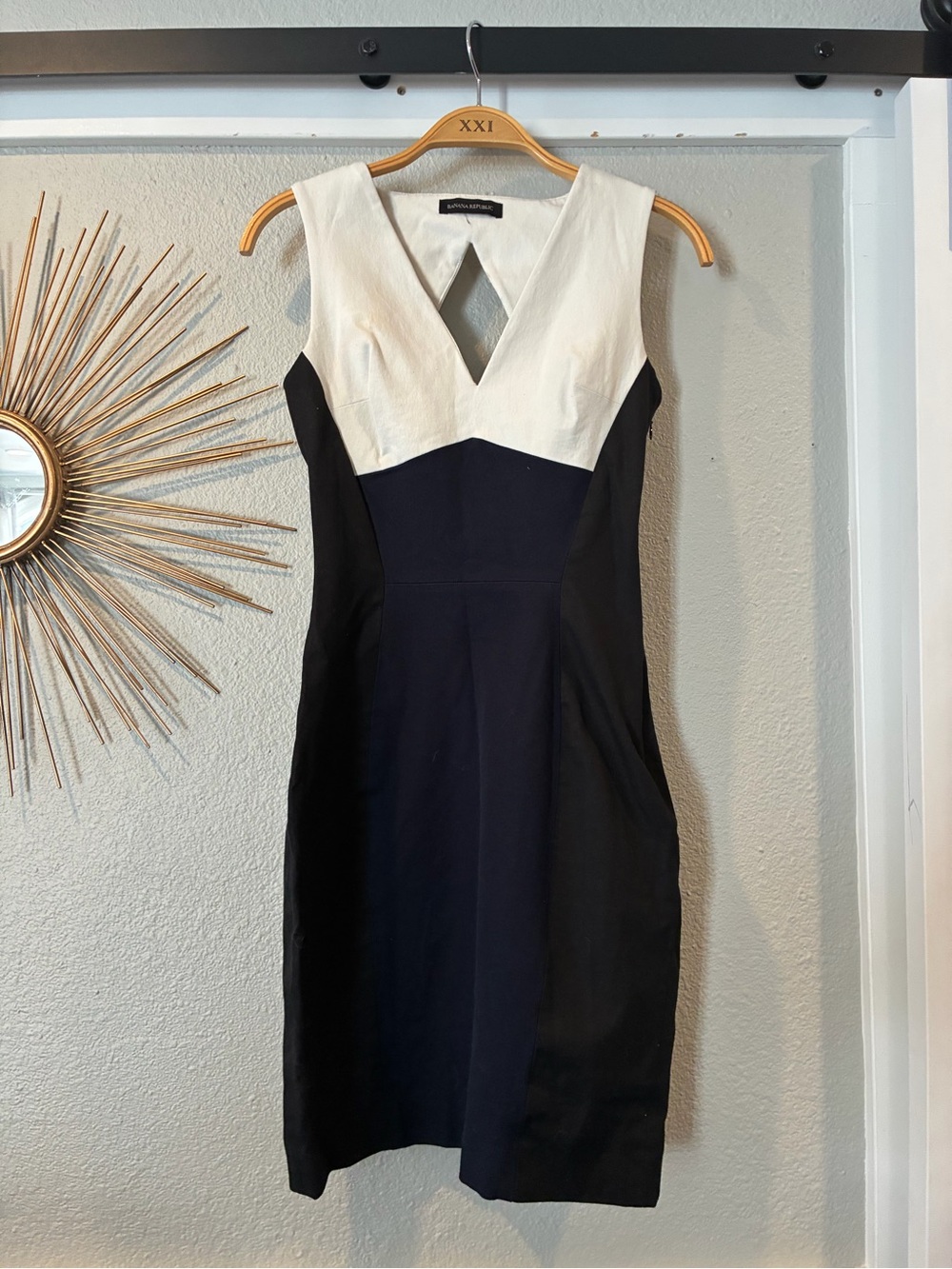 Banana Republic White and Black Colorblock V-Neck Sheath Dress
